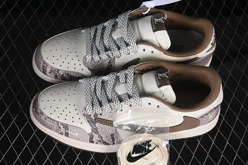 All categories Air Jordan Jordan series basketball shoes Air Jordan 1 Low High-end customized low-top sneakers Travis Scott x Fragment Design x Air Jordan 1 Low OG SP AJ1 Joe 1LV joint brown python pattern low-top cultural casual sneakers XS7089-618
